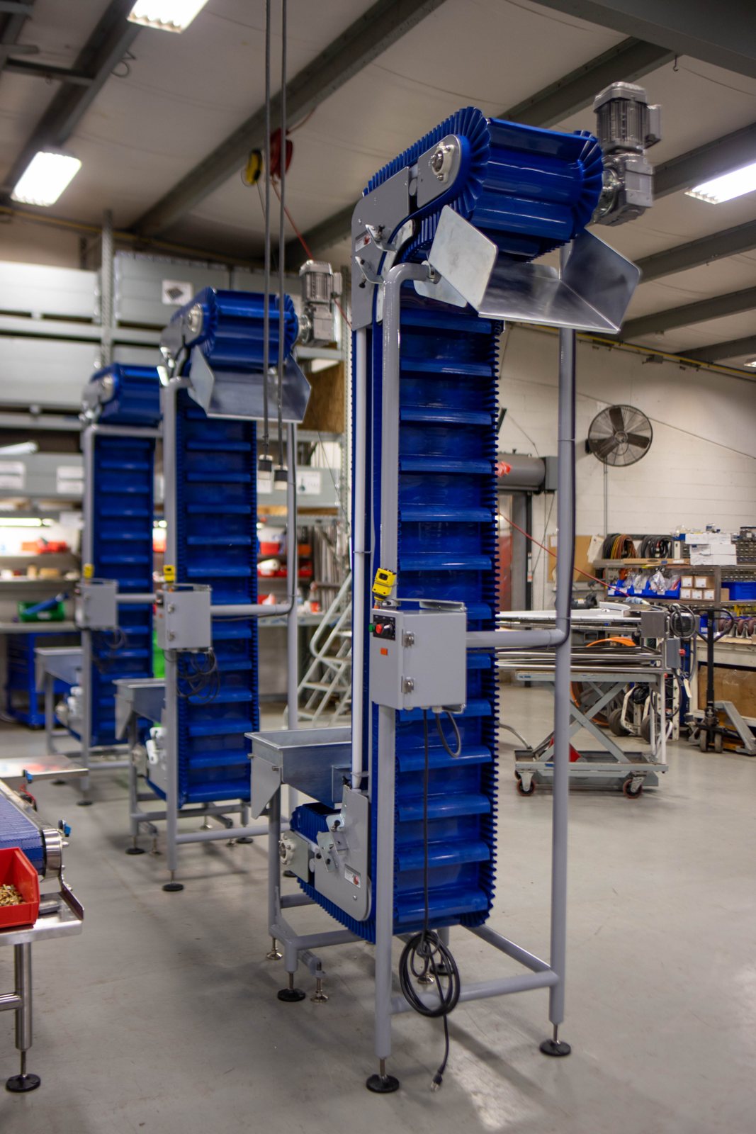 Vertical Belt Conveyor built by System Technology