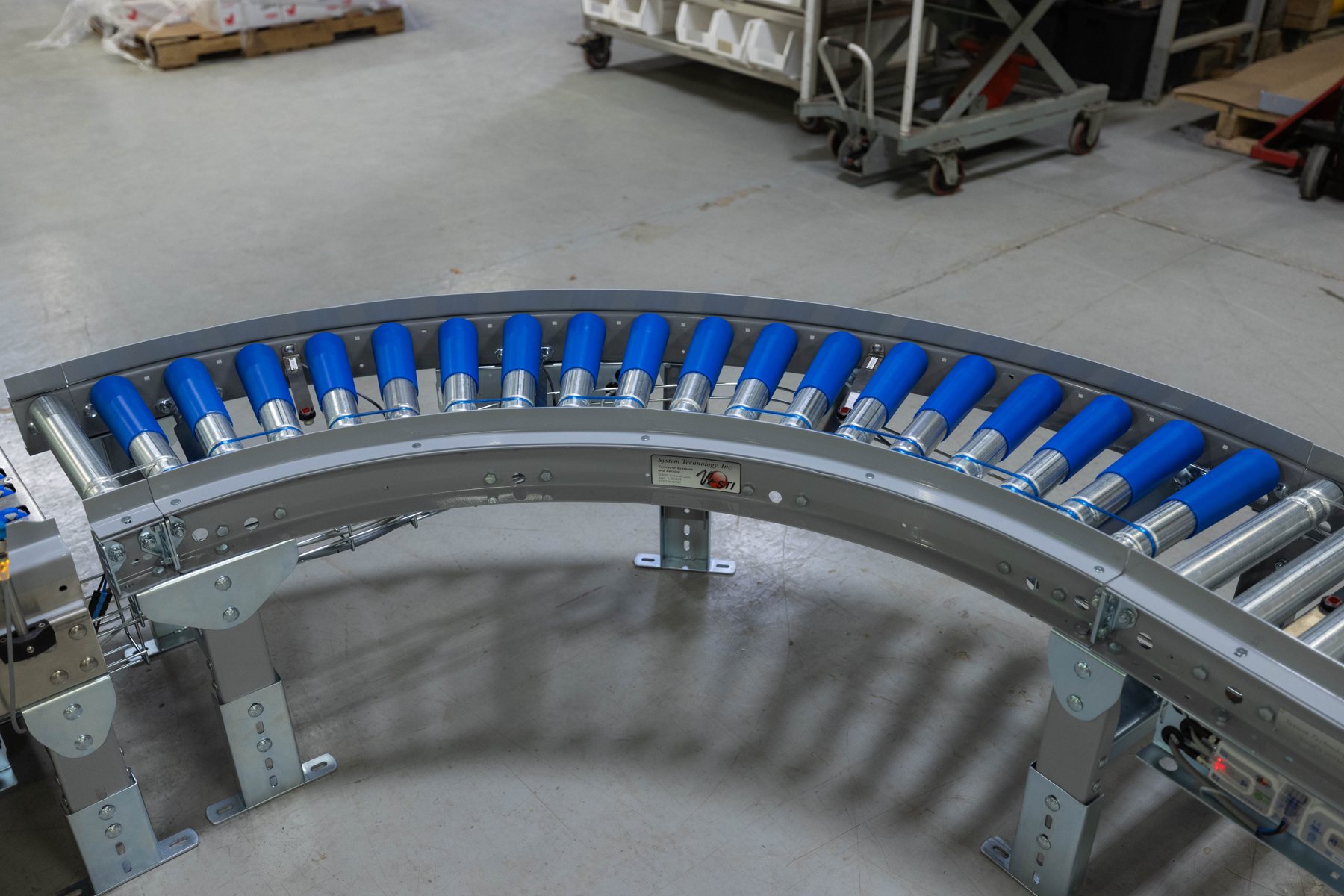 A System Technology powered roller conveyor curve in the Joliet shop
