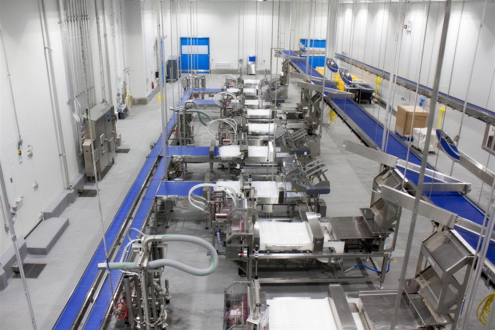 A fully integrated packaging system on a plant floor